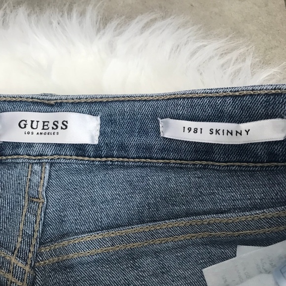 NWT {guess} light wash ripped skinny jeans! - Picture 7 of 8